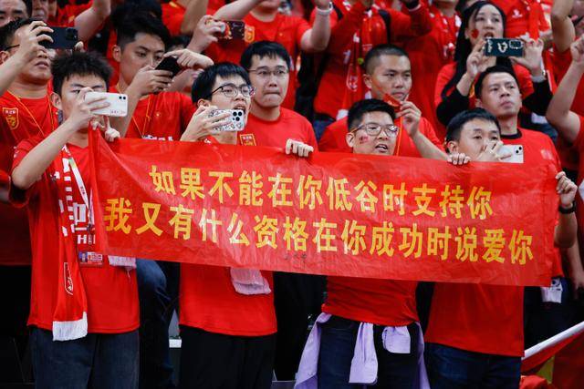 维尼修斯左路小角度劲射破门 巴西队将比分扳成1-1平